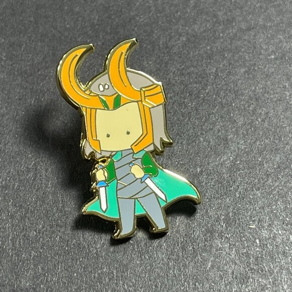 Loki Villain Lapel Pin Avengers Crown Thor Brooch Pin Accessories Jewelry Badge - Picture 7 of 9